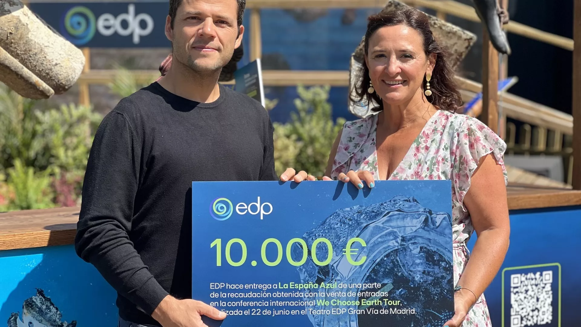 Entrega%20de%2010.000%E2%82%AC%20a%20La%20Espa%C3%B1a%20Azul%2C%20de%20Nacho%20Dean%2C%20con%20la%20recaudaci%C3%B3n%20de%20la%20venta%20de%20entradas%20del%20We%20Choose%20Earth%20Tour_0.jpg