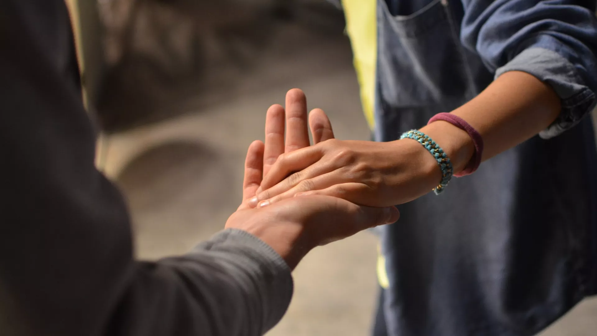 hands_0.jpg