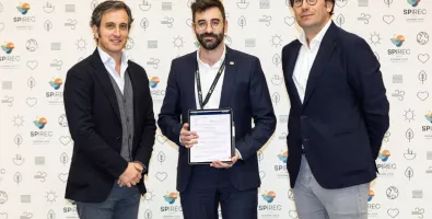 Gabriel%20Nebreda%2C%20director%20de%20Solar%20de%20EDP%20Espa%C3%B1a%3B%20Joan%20Groizard%2C%20director%20del%20IDEA%3B%20y%20Javier%20Mart%C3%ADnez%2C%20director%20de%20movilidad%20sostenible%20de%20EDP%20Espa%C3%B1a_0.jpeg