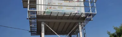 miradouro com painéis solares